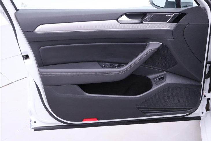 Volkswagen Passat 2,0 TSI 206kW R-line Highline