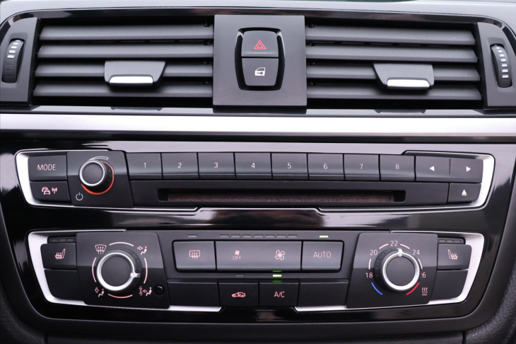 BMW Řada 4 2,0 135 kW Modern Line Cabrio