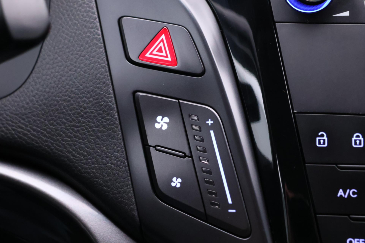 Hyundai i40 1,6 GDI Fifa edice Serv. kniha