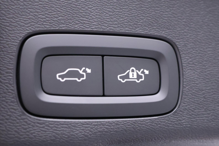 Volvo XC60 2,0 B5 AWD 184kw Ultra Dark