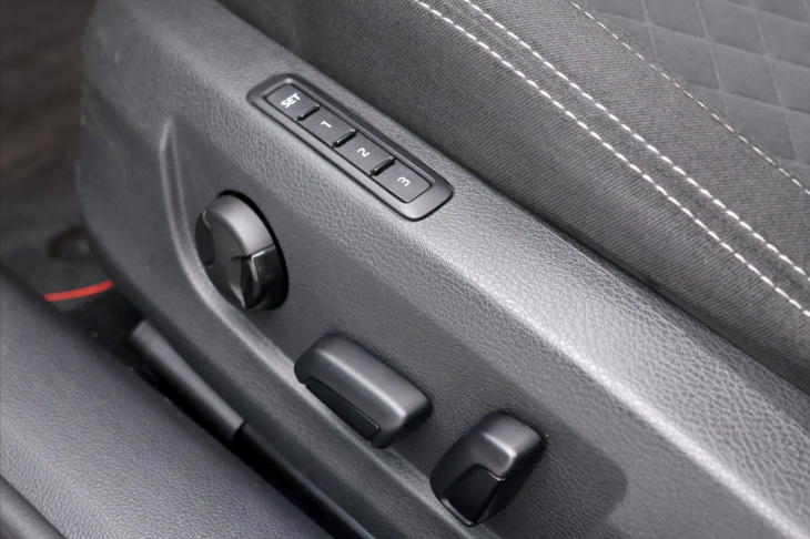 Škoda Superb 2.0 TDI 110kW Style Bi-Xenon