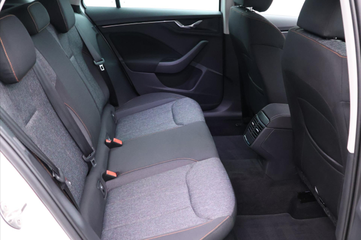 Škoda Kamiq 1,0 TSI Clever Virtual Navi DPH