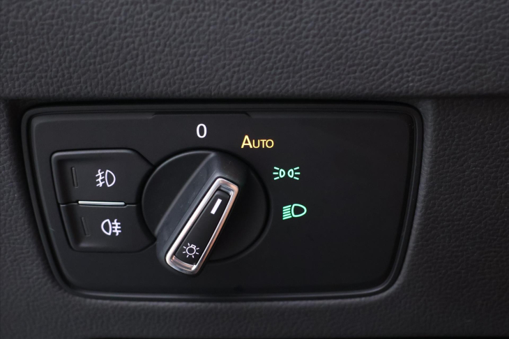 Volkswagen Passat 2,0 TDI DSG Business 1.Maj DPH