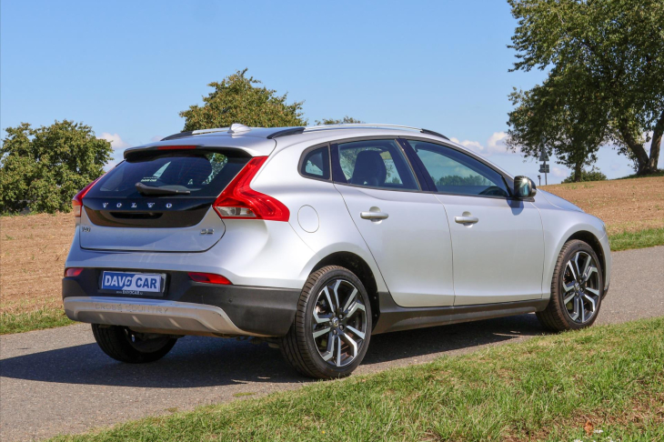 Volvo V40 2,0 D2 Aut. Cross Country 1Maj