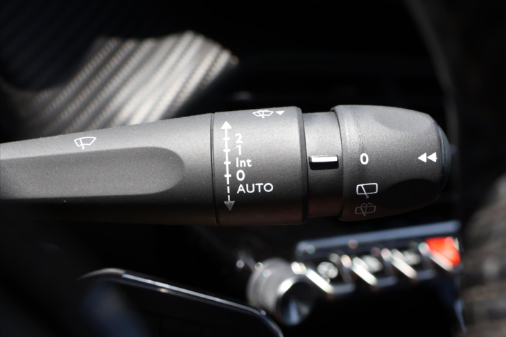Peugeot 2008 1,2 PT 74kW CZ Klima ACTIVE