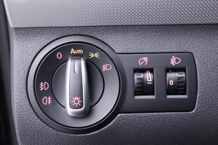 Volkswagen Touran 1,2 TSI Match 7-Míst Serv.kniha