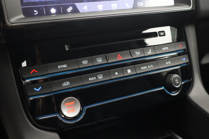 Jaguar F-Pace 3,0 221kW 30d 4x4 Aut. CZ
