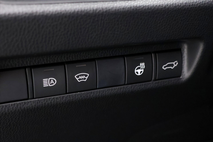 Toyota RAV4 2,5 e-CVT 131kW Selection 4WD CZ