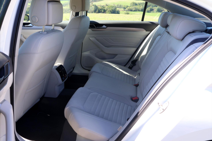 Volkswagen Passat 2.0 TDI 147kW DSG CZ Elegance