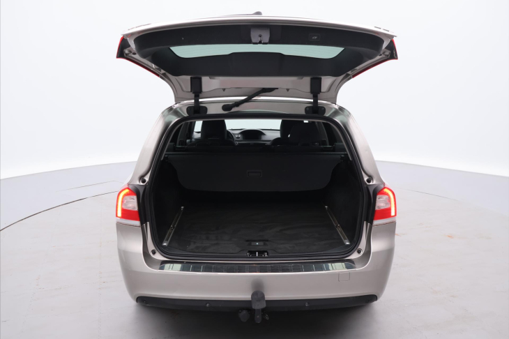 Volvo V70 2,0 D3 100kW Kinetic Dynamic DPH
