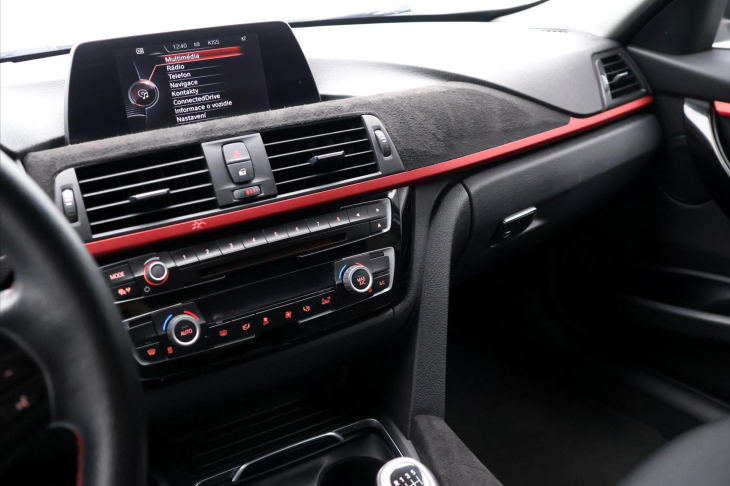BMW Řada 3 2,0 320i 135kW CZ xDrive Sport