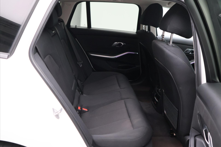 BMW Řada 3 2,0 320d 140kW CZ DPH Touring
