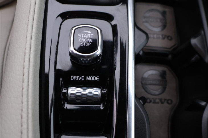 Volvo V90 2,0 D4 140kW Drive-E Momentum Aut.