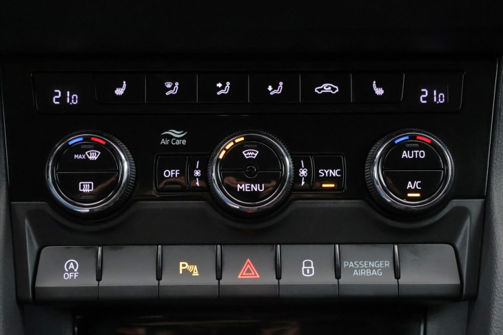 Škoda Karoq 2,0 TDI 110kW Virtual LED 1.Maj DPH