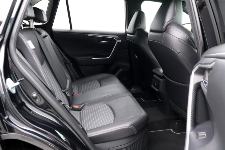 Toyota RAV4 2,5 HB Black Edition 4WD CZ DPH