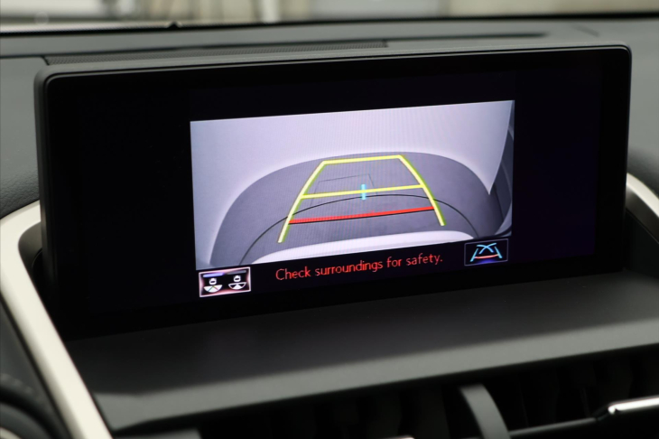 Lexus NX 300h 2,5 145 kW 4WD Prestige