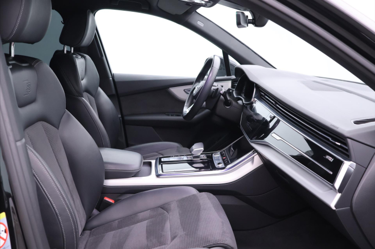 Audi Q7 3,0 TDI 210kW S-line CZ 1 Maj