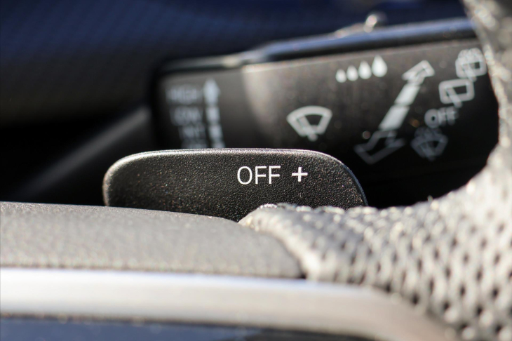 Volkswagen Golf 2,0 TDI R-line DSG Matrix DPH