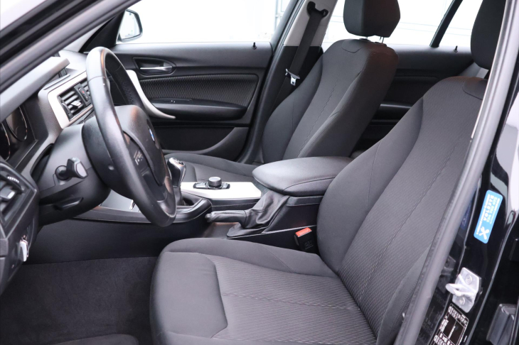 BMW Řada 1 1,5 118i 100kW Klimatizace