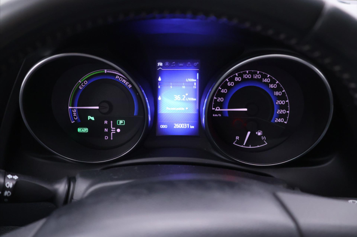 Toyota Auris 1,8 Hybrid e-CVT Executive CZ