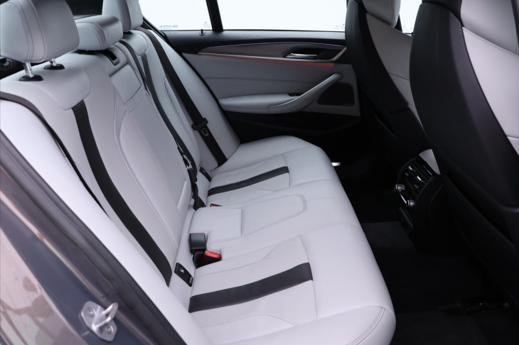 BMW M5 4,4 V8 441kW xDrive Individual DPH CZ