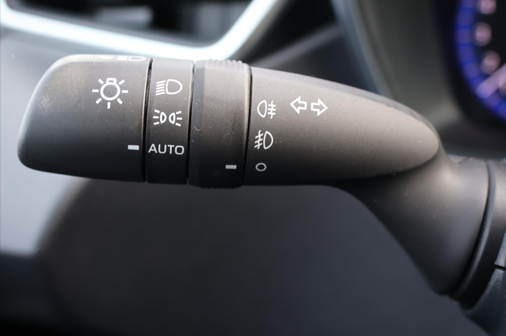 Toyota Corolla 1,8 Hybrid e-CVT 1.Maj DPH GR