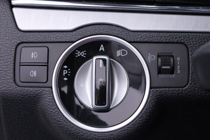 Mercedes-Benz Třídy E 2,2 CDI 125kW Elegance Cabrio