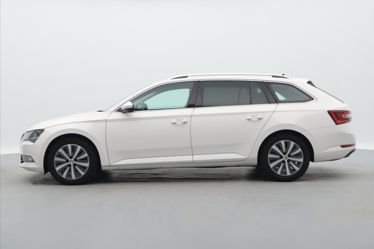 Škoda Superb 1,6 TDI Style 1.maj servis kn.