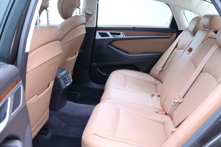 Hyundai Genesis 3,8 GDI 232kW CZ DPH