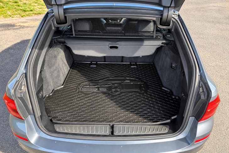 BMW Řada 5 3,0 3.0 530d Touring Sport DPH