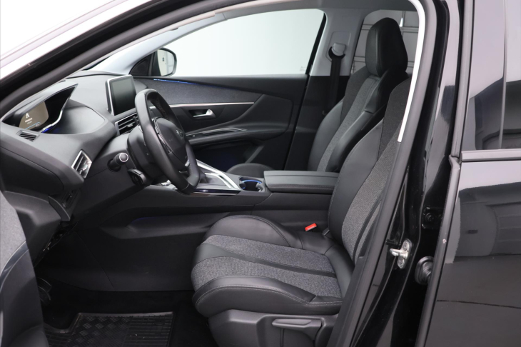 Peugeot 3008 1,2 PT 96kW CZ Allure 1Maj DPH