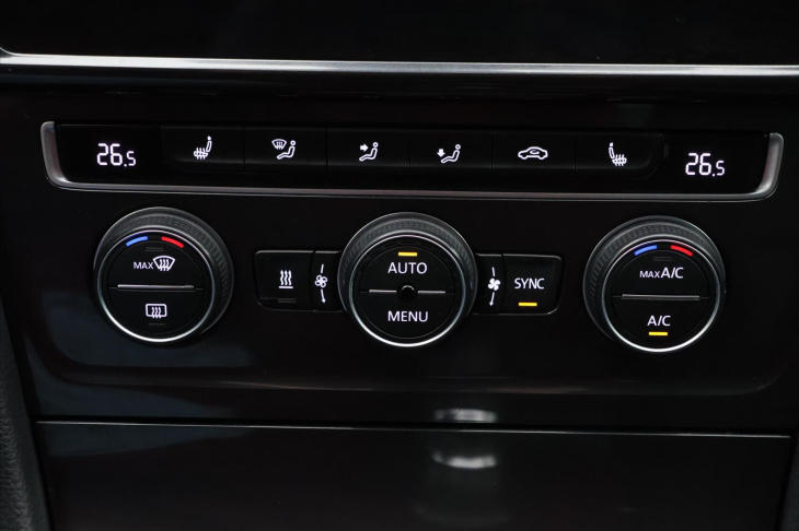 Volkswagen Golf 1,6 TDI LED DPH 1.Maj.