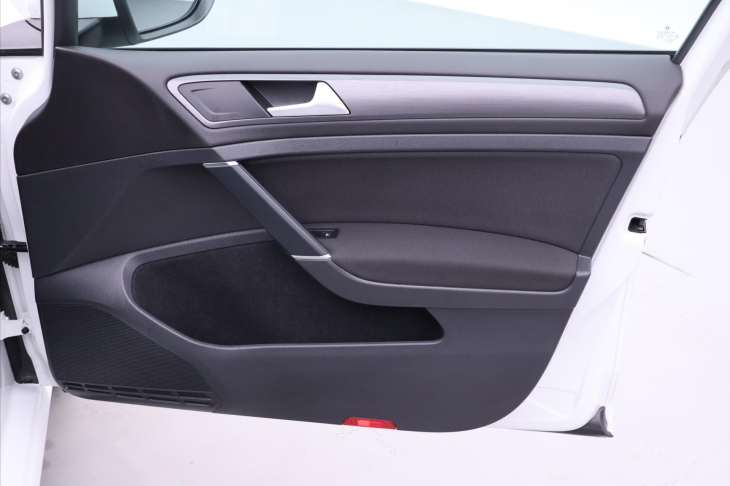 Volkswagen Golf 1,0 TSI 85kW CZ 86 000 km