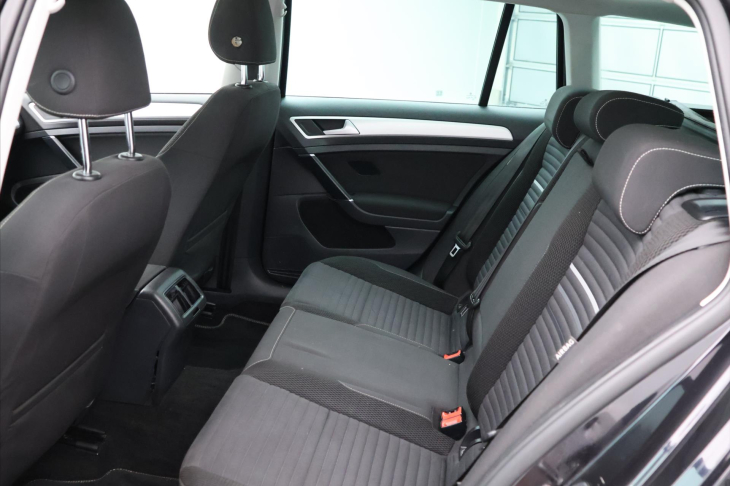 Volkswagen Golf 1,4 TSI 92kW Cup 1.Maj Navi