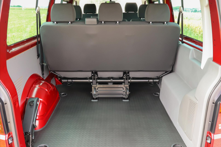 Volkswagen Transporter 2,0 TDI DSG DR 8-Míst Bulli