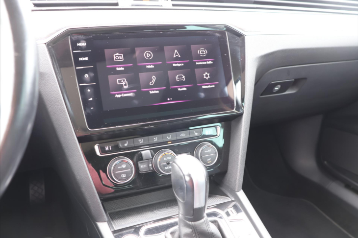 Volkswagen Passat 2,0 TDI DSG Elegance Navi