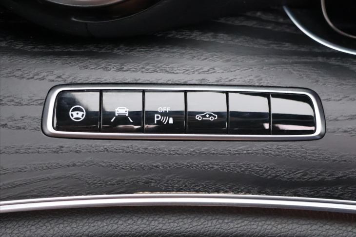 Mercedes-Benz Třídy E 3,0 53 320kW AMG 4Matic+ DPH