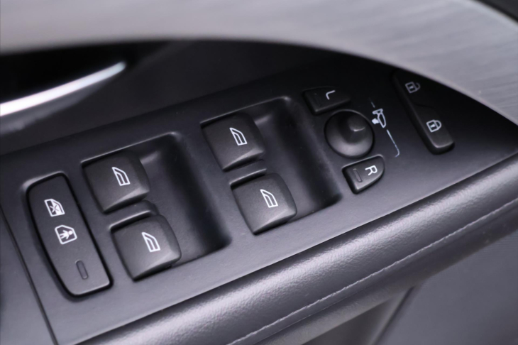 Volvo V70 2,4 D5 158 kW Summum