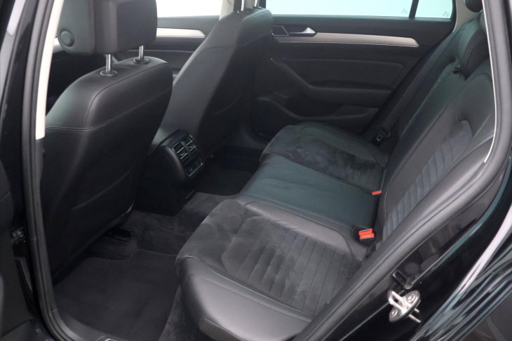Volkswagen Passat 1,6 TDI Highline Tažné Panorama