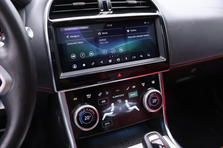 Jaguar XE 2,0 P300 221kW R-Dynamic DPH