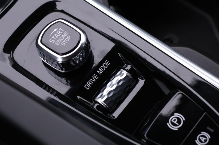 Volvo XC60 2,0 145 kW D4 AWD Momentum