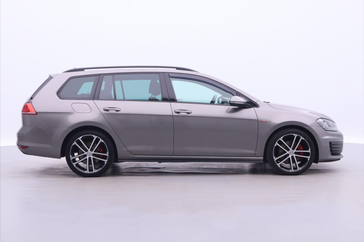 Volkswagen Golf 2,0 TDI 135kW DSG Serv.kniha