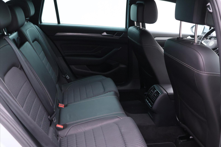 Volkswagen Passat 2,0 TDI 110kW DSG R-line 1.Maj