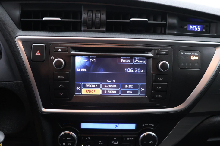 Toyota Auris 1,6 i 97kW Serv. Kniha
