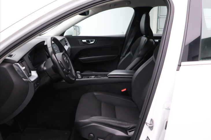 Volvo XC60 2,0 B4 Drive-E MomentumPro AWD