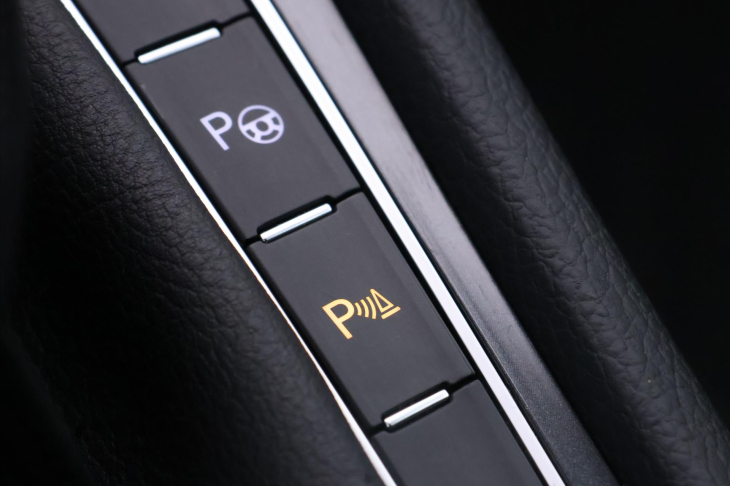 Volkswagen Golf 1,6 TDI LED DPH 1.Maj.