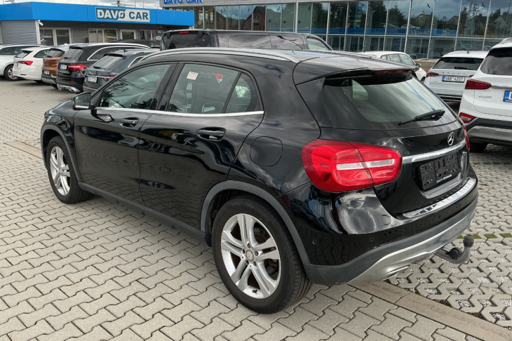 Mercedes-Benz GLA 1,6 180 90kW Xenon Navi