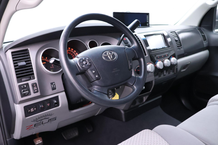 Toyota Tundra 5,7 V8 HEMI 285kW 4x4