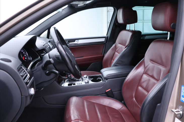 Volkswagen Touareg 3,0 TDI 193kW CZ Masaj DPH