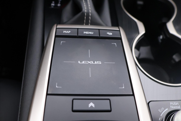Lexus RX 2,0 300 4x4 CZ 1.Maj. DPH